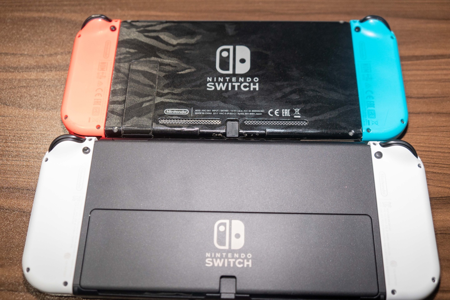 Nintendo Switch OLED 款式开箱动手玩，7寸鲜明萤幕大幅提升携带游玩视觉体验